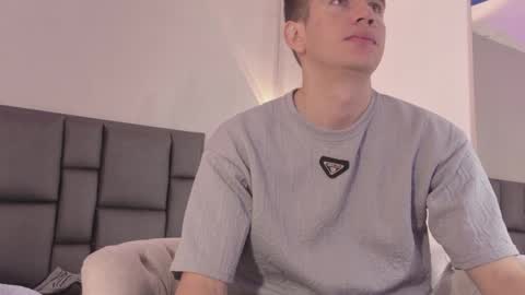 mikael online show from June 9, 4:13 am