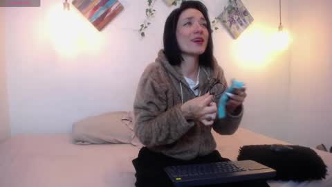 Snapshot of mikaza_akerman chatting on May 5, 12:57 pm mikaza online show from May 5, 12:57 pm