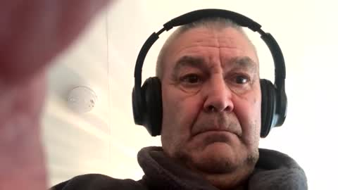 Snapshot of mike26051 chatting on October 27, 2:54 pm mike26051 online show from October 27, 2:54 pm