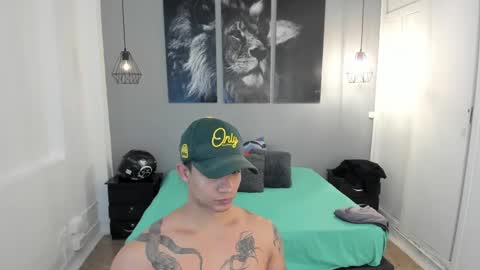 Snapshot of mike2_wills chatting on December 3, 1:08 am Mike2 wills online show from December 3, 1:08 am