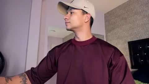 Snapshot of mike2_wills chatting on December 5, 6:54 am Mike2 wills online show from December 5, 6:54 am