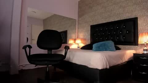 Snapshot of mike2_wills chatting on December 10, 5:28 am Mike2 wills online show from December 10, 5:28 am