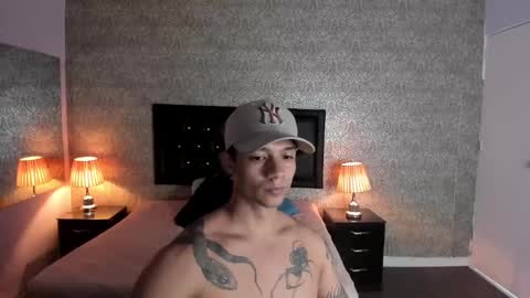 Snapshot of mike2_wills chatting on December 11, 10:03 am Mike2 wills online show from December 11, 10:03 am