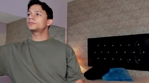 Snapshot of mike2_wills chatting on January 11, 3:44 am Mike2 wills online show from January 11, 3:44 am