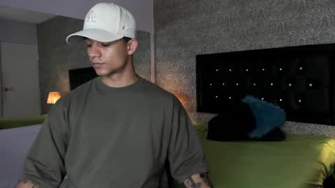 Snapshot of mike2_wills chatting on February 2, 4:59 am Mike2 wills online show from February 2, 4:59 am