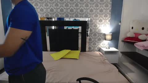 Snapshot of mike2_wills chatting on February 24, 12:52 am Mike2 wills online show from February 24, 12:52 am