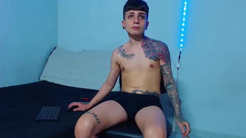 Snapshot of mike777jr chatting on February 16, 2:53 am Mike IMDEPENDIENT MODEL online show from February 16, 2:53 am