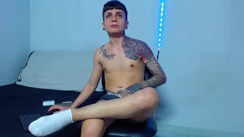 Snapshot of mike777jr chatting on February 18, 6:15 am Mike IMDEPENDIENT MODEL online show from February 18, 6:15 am