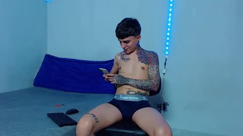 Snapshot of mike777jr chatting on March 3, 2:47 am Mike IMDEPENDIENT MODEL online show from March 3, 2:47 am