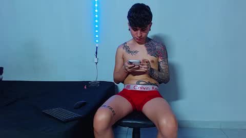 Snapshot of mike777jr chatting on October 5, 3:32 pm Mike IMDEPENDIENT MODEL online show from October 5, 3:32 pm