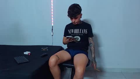 Snapshot of mike777jr chatting on October 8, 3:59 am Mike IMDEPENDIENT MODEL online show from October 8, 3:59 am