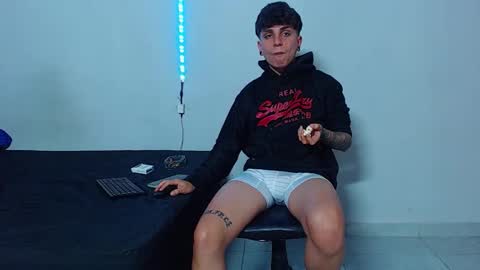 Snapshot of mike777jr chatting on October 9, 5:05 am Mike IMDEPENDIENT MODEL online show from October 9, 5:05 am