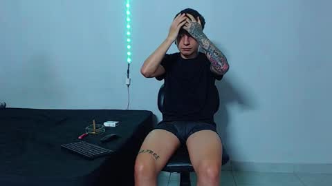 Snapshot of mike777jr chatting on October 10, 1:48 am Mike IMDEPENDIENT MODEL online show from October 10, 1:48 am