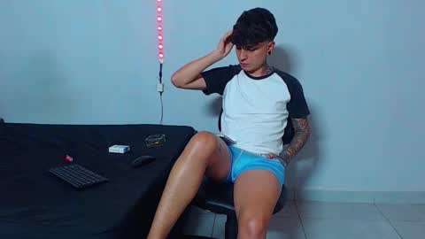 Snapshot of mike777jr chatting on October 11, 2:22 am Mike IMDEPENDIENT MODEL online show from October 11, 2:22 am