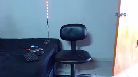 Snapshot of mike777jr chatting on October 12, 4:28 pm Mike IMDEPENDIENT MODEL online show from October 12, 4:28 pm