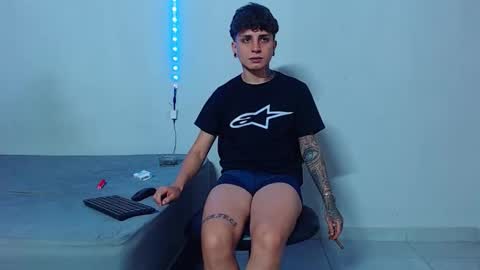 Snapshot of mike777jr chatting on October 18, 4:15 am Mike IMDEPENDIENT MODEL online show from October 18, 4:15 am