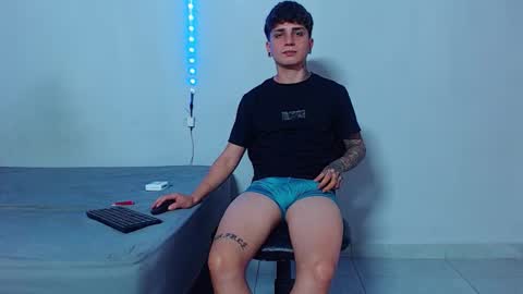 Snapshot of mike777jr chatting on October 19, 4:40 pm Mike IMDEPENDIENT MODEL online show from October 19, 4:40 pm