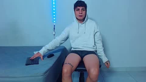 Snapshot of mike777jr chatting on October 23, 4:34 am Mike IMDEPENDIENT MODEL online show from October 23, 4:34 am