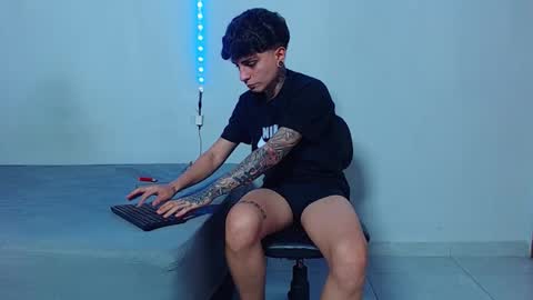 Snapshot of mike777jr chatting on October 25, 2:41 am Mike IMDEPENDIENT MODEL online show from October 25, 2:41 am