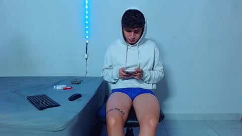 Snapshot of mike777jr chatting on October 26, 4:51 am Mike IMDEPENDIENT MODEL online show from October 26, 4:51 am