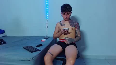 Snapshot of mike777jr chatting on October 26, 4:57 pm Mike IMDEPENDIENT MODEL online show from October 26, 4:57 pm