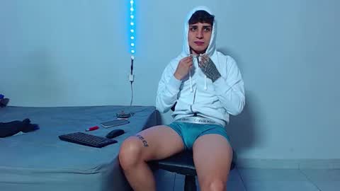 Snapshot of mike777jr chatting on October 28, 2:15 am Mike IMDEPENDIENT MODEL online show from October 28, 2:15 am