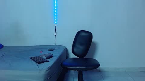 Snapshot of mike777jr chatting on October 30, 1:18 am Mike IMDEPENDIENT MODEL online show from October 30, 1:18 am