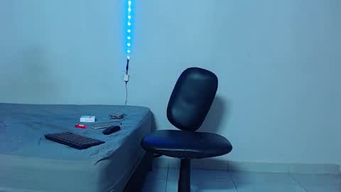 Snapshot of mike777jr chatting on October 31, 2:23 am Mike IMDEPENDIENT MODEL online show from October 31, 2:23 am