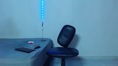 Snapshot of mike777jr chatting on November 1, 2:57 am Mike IMDEPENDIENT MODEL online show from November 1, 2:57 am