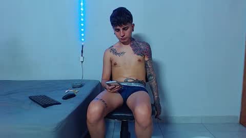 Snapshot of mike777jr chatting on November 10, 2:10 am Mike IMDEPENDIENT MODEL online show from November 10, 2:10 am