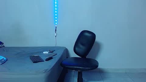 Snapshot of mike777jr chatting on November 12, 5:24 pm Mike IMDEPENDIENT MODEL online show from November 12, 5:24 pm