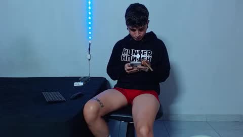 Snapshot of mike777jr chatting on November 14, 1:43 pm Mike IMDEPENDIENT MODEL online show from November 14, 1:43 pm