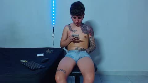 Snapshot of mike777jr chatting on November 16, 2:06 am Mike IMDEPENDIENT MODEL online show from November 16, 2:06 am