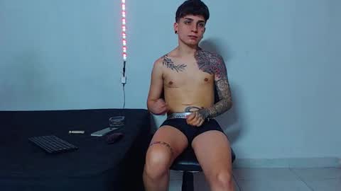 Snapshot of mike777jr chatting on November 16, 2:11 pm Mike IMDEPENDIENT MODEL online show from November 16, 2:11 pm