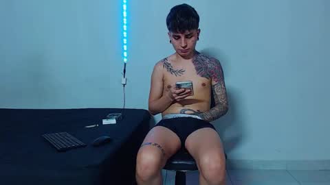 Snapshot of mike777jr chatting on November 17, 2:17 am Mike IMDEPENDIENT MODEL online show from November 17, 2:17 am