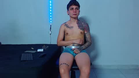 Snapshot of mike777jr chatting on November 18, 2:28 am Mike IMDEPENDIENT MODEL online show from November 18, 2:28 am