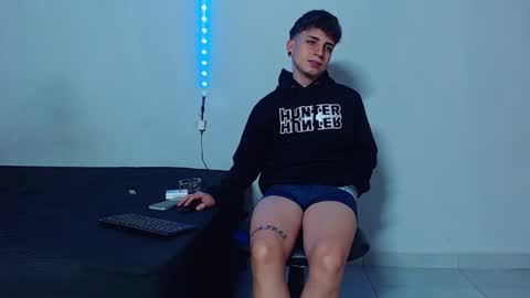 Snapshot of mike777jr chatting on November 22, 2:49 pm Mike IMDEPENDIENT MODEL online show from November 22, 2:49 pm