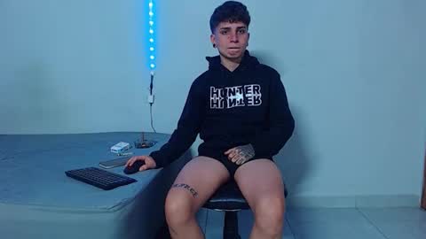 Snapshot of mike777jr chatting on November 25, 3:17 am Mike IMDEPENDIENT MODEL online show from November 25, 3:17 am