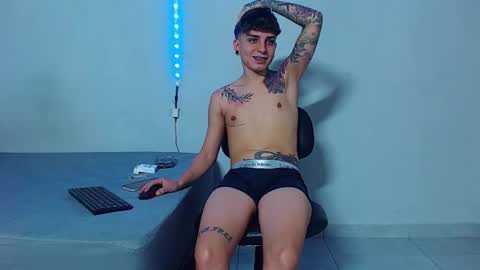 Snapshot of mike777jr chatting on November 27, 2:08 pm Mike IMDEPENDIENT MODEL online show from November 27, 2:08 pm