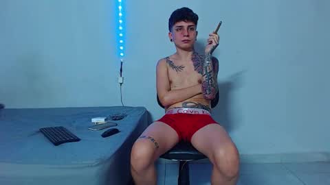 Snapshot of mike777jr chatting on November 30, 3:27 pm Mike IMDEPENDIENT MODEL online show from November 30, 3:27 pm