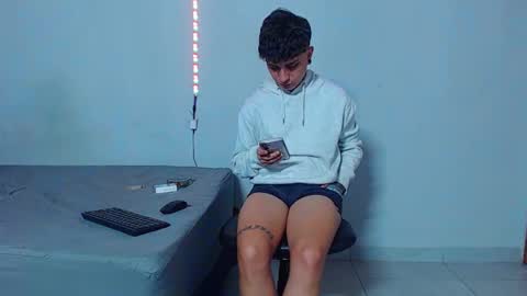 Snapshot of mike777jr chatting on December 2, 3:45 am Mike IMDEPENDIENT MODEL online show from December 2, 3:45 am