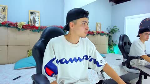 Mike 0233 online show from December 29, 12:23 pm