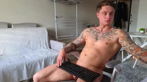 Snapshot of mike___magic chatting on May 12, 3:58 am Mike Magic online show from May 12, 3:58 am