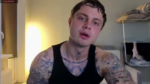 Snapshot of mike___magic chatting on June 18, 3:29 am Mike Magic online show from June 18, 3:29 am