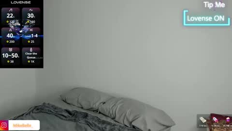 Snapshot of mike_belle chatting on November 14, 12:09 am Mike Belle online show from November 14, 12:09 am