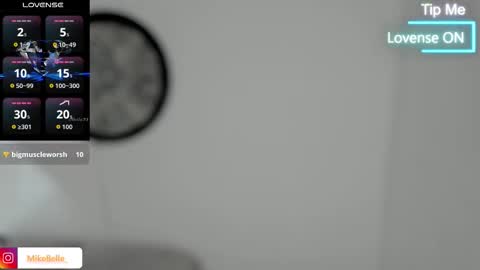 Snapshot of mike_belle chatting on November 16, 7:52 pm Mike Belle online show from November 16, 7:52 pm