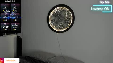 Snapshot of mike_belle chatting on November 18, 12:27 am Mike Belle online show from November 18, 12:27 am