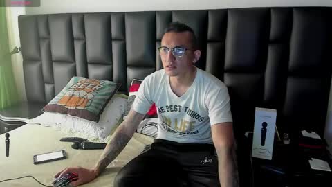 Mike Bennet Make me Cum Please online show from June 7, 9:18 pm