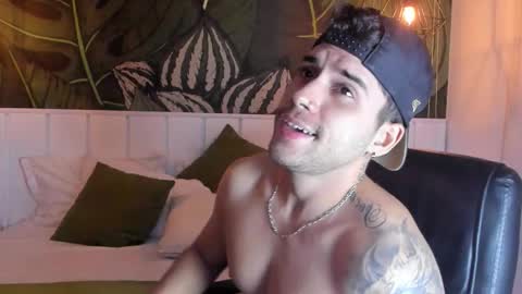 Snapshot of mike_montoya chatting on November 14, 4:33 am Mike Montoya online show from November 14, 4:33 am