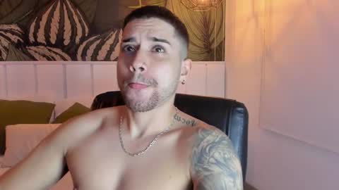 Snapshot of mike_montoya chatting on November 20, 5:07 am Mike Montoya online show from November 20, 5:07 am